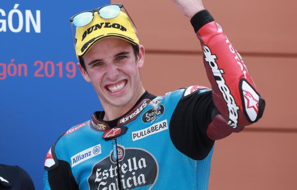 El piloto de Moto2 Àlex Márquez (Estrella Galicia 0,0 Marc VDS) celebra el triunfo en el GP Aragón 2019