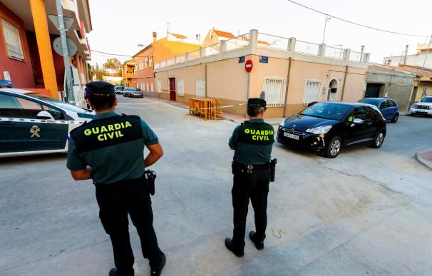 La Guardia Civil investiga si la aparición de dos ancianos muertos en su vivienda de Sangonera la Seca. /EFE