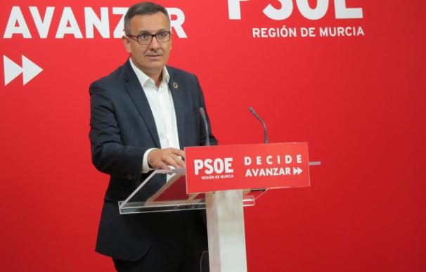 El secretario general del PSRM-PSOE y portavoz del Grupo Parlamentario Socialista, Diego Conesa, en rueda de prensa para hablar sobre el Mar Menor