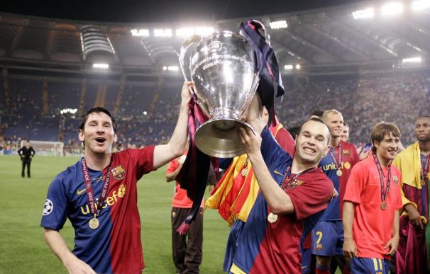 Leo Messi y Andrés Iniesta levantan la Champions de 2009