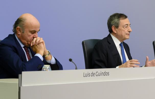 Luis de Guindos y Mario Draghi