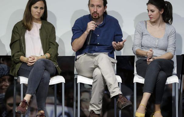 El secretario general de Podemos, Pablo Iglesias (i), junto a la candidata de Unidas Podemos al Congreso Irene Montero (d), y a la candidata de Unidas Podemos al Congreso por Madrid, Ione Belarra (i). /EFE