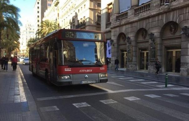 Autobús de la EMT por el centro de València