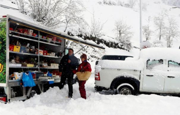 El temporal remite pero la nieve afecta a 100 carreteras