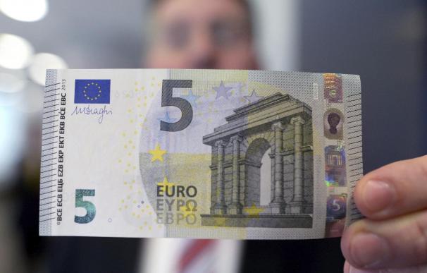 El nuevo billete de 5 euros entra en circulación el jueves