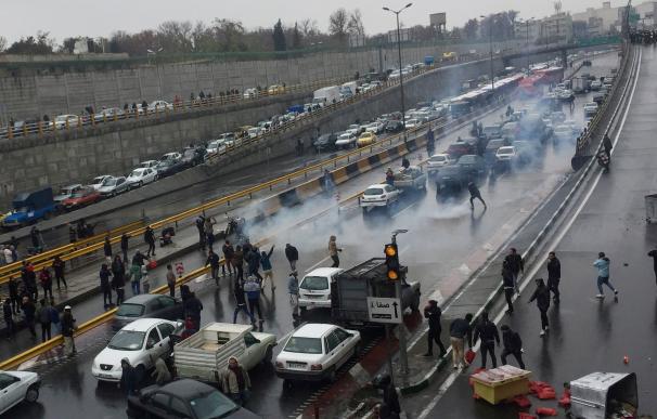 Protestas Irán subida precio gasolina