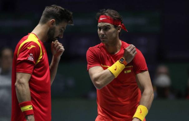 Rafa Nadal y Marcel Granollers, durante su dobles contra Croacia. /EFE