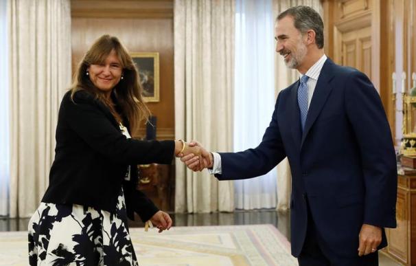 Laura Borrás, JxCat, saluda al Rey Felipe VI