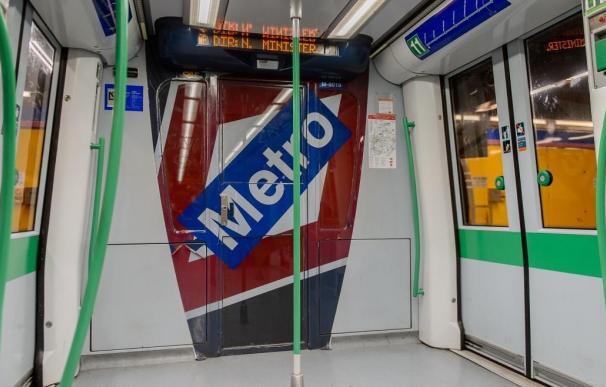 Imagen de recurso del interior de un vagón del Metro de Madrid.