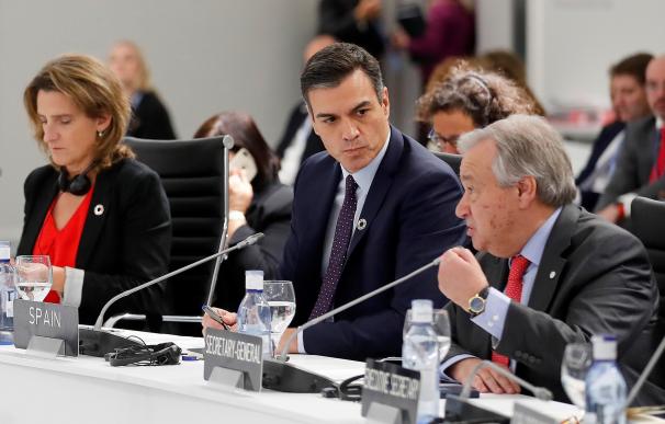 Pedro Sánchez, con el secretario general de la ONU, Antonio Guterres, y la ministra para la Transición Ecológica, Teresa Ribera