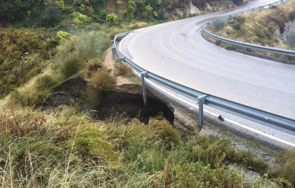 Catorce carreteras cortadas al tráfico por las fuertes lluvias en Córdoba, Cádiz, Granada y Jaén