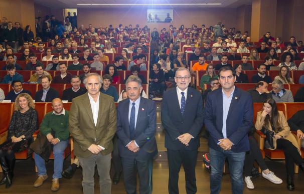 El presidente de Cantabria, Miguel Ángel Revilla, y el rector, Angel Pazos, cierran el programa de actividades organizados con motivo de la COP25 en Cantabria