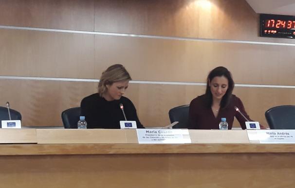 María Casado y María Andrés en el seminario el futuro del 5G en el sector audiovisual en la oficina española del Parlamento Europeo en Madrid