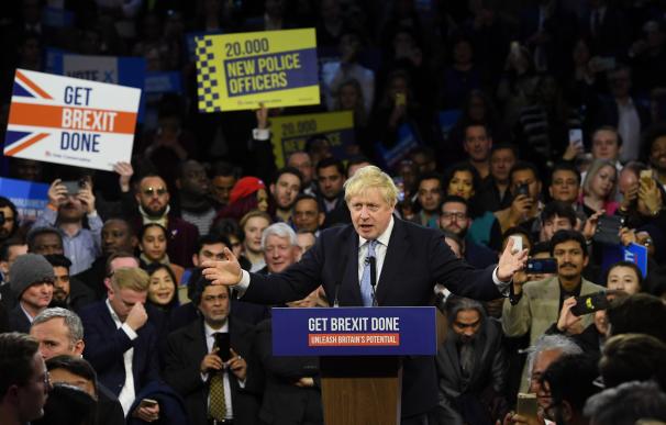 Boris Johnson durante el acto final de campaña, en Londres. / EFE