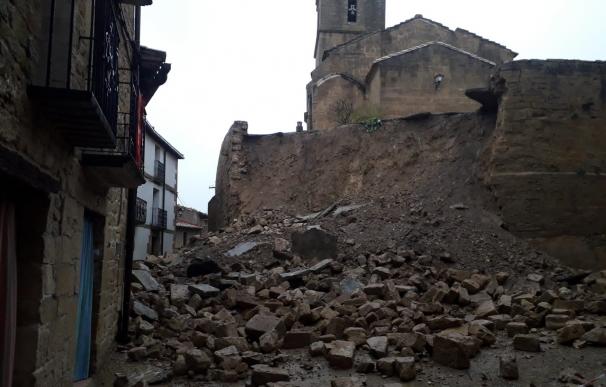 El derrumbe de un muro en el barrio rural de Malpica de Arba, en Biota (Zaragoza).