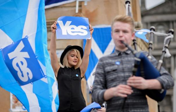Los partidarios de la independencia en Escocia salen a la calle