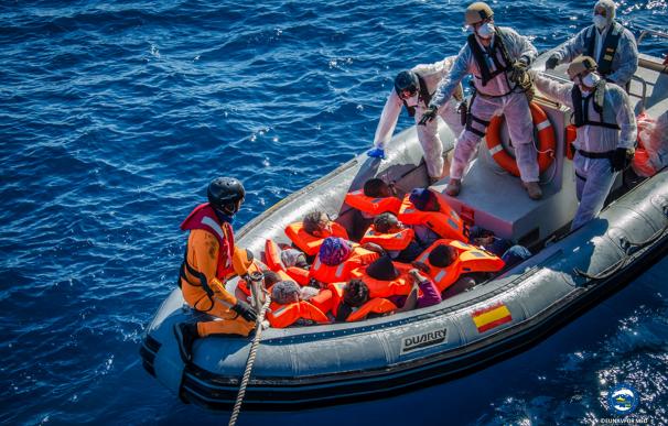 La primera operación de rescate que realizo la fragata española 'Numancia' . /Eunavfor
