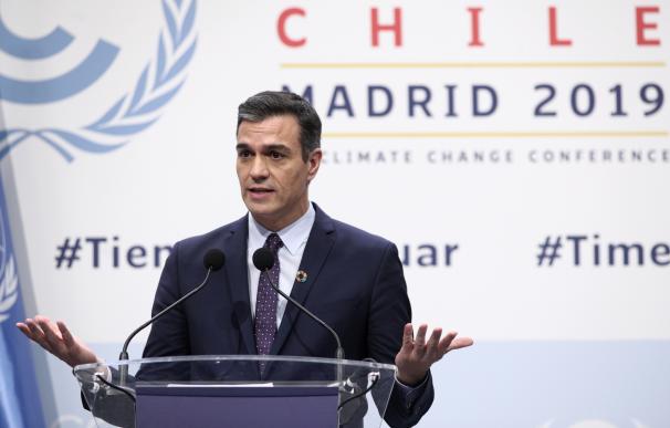 El presidente del Gobierno en funciones, Pedro Sánchez ofrece una rueda de prensa durante la primera jornada de la Conferencia de Naciones Unidas sobre el Cambio Climático (COP25), en Madrid (España), a 2 de diciembre de 2019.