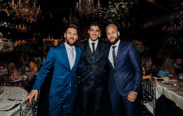 Messi y Neymar junto a Suárez en su boda