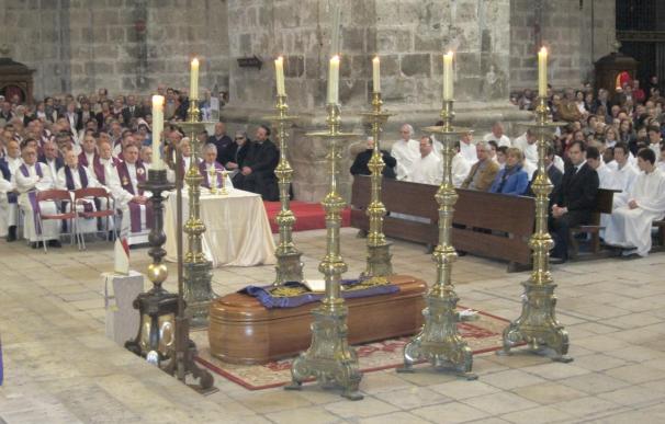 Valladolid despide a su arzobispo emérito en una ceremonia con presencia de 26 prelados y 140 sacerdotes