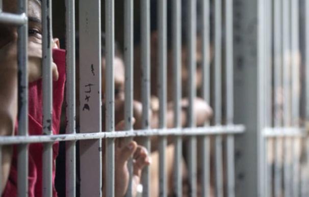 Los funcionarios de prisiones denuncian un proceso de privatización encubierto (Foto: AFP)