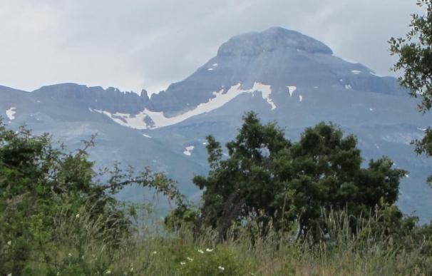 La Guardia Civil avisa de que hay más nieve este año en el Pirineo y pide a los montañeros que planifiquen su actividad