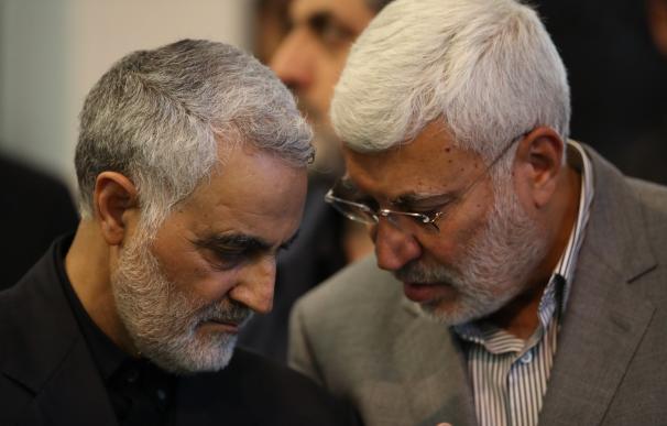 El general de Irán Qasem Soleimani y el 'número dos' de las Fuerzas de Movilización Popular, Abú Mahdi al Muhandis