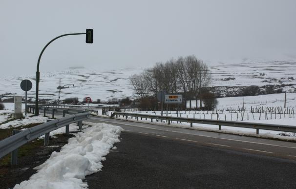 La nieve obliga a usar cadenas para circular por Alto Campoo y Estacas de Trueba en Cantabria