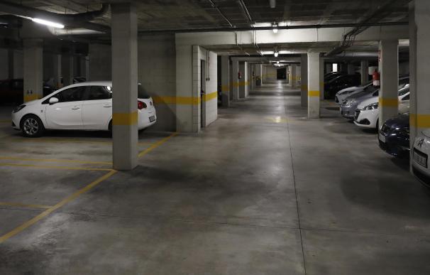 Vista del interior del aparcamiento donde se produjo el asesinato. / EFE