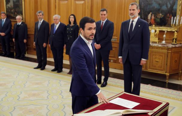 Alberto Garzón jura su cargo ante el rey Felipe VI