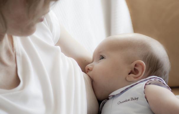 Una de cada tres madres abandonan la lactancia materna en España por causas laborales y sociales