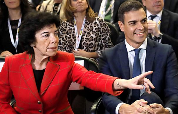 La ministra Educación, Isabel Celaá, y el presidente del Gobierno, Pedro Sánchez. EFE