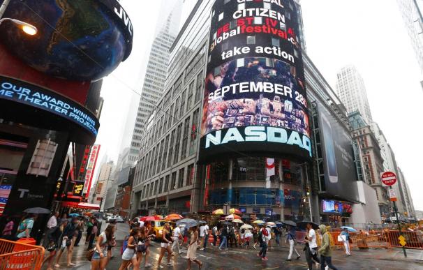 Wall Street cierra con un avance de 0,44 por ciento en un día marcado por problemas en Nasdaq