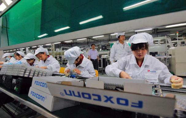 Foxconn, fabricante de los iPhones e iPads, sube los sueldos en China