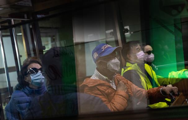 Una enfermera tras el primer fallecido en Hong Kong por el virus: "Estamos en pánico"