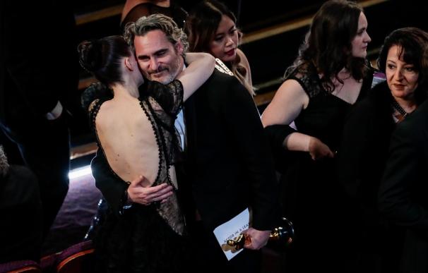 Joaquin Phoenix y Rooney Mara en los premios Oscar