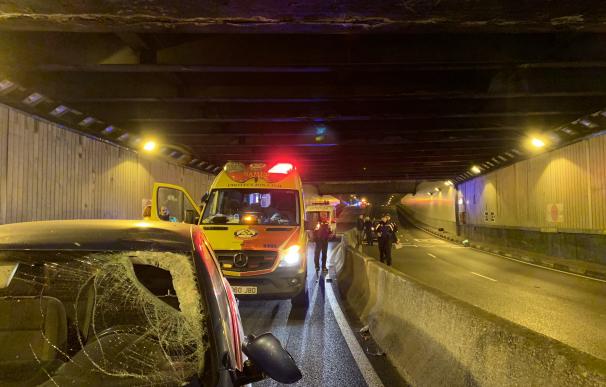 Un motorista fallece en Madrid al colisionar contra la pared de un túnel