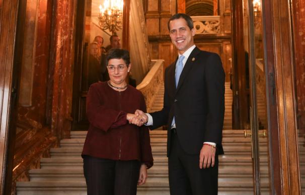 El presidente encargado de Venezuela, Juan Guaidó , se reúne con la ministra de Asuntos Exteriores, UE y Cooperación, Arancha González Laya, en Madrid (España) a 25 de enero de 2020.