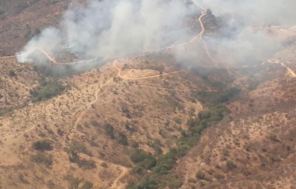 Imagen de archivo del humo proveniente de un incendio forestal en Chile.