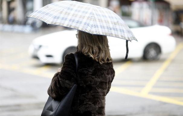 Persona con paraguas por la lluvia