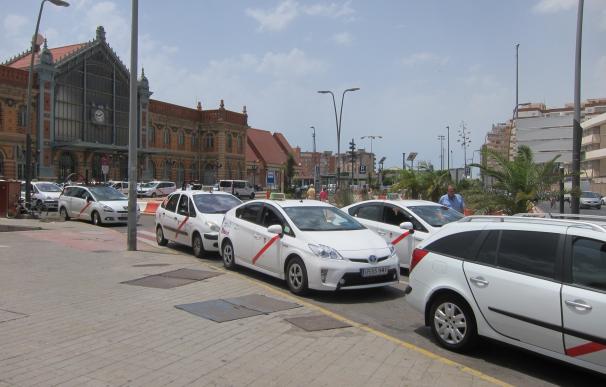 Taxis frente a la Estación Intermodal