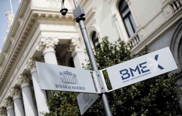Señal en la calle que indica la Bolsa en Madrid, cerrada hoy al público después de que el Ibex 35 haya rebotado por la intervención del BCE, en Madrid (España), a 19 de marzo de 2020.