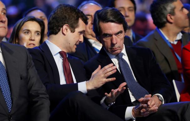 Casado y Aznar durante la Convención del PP