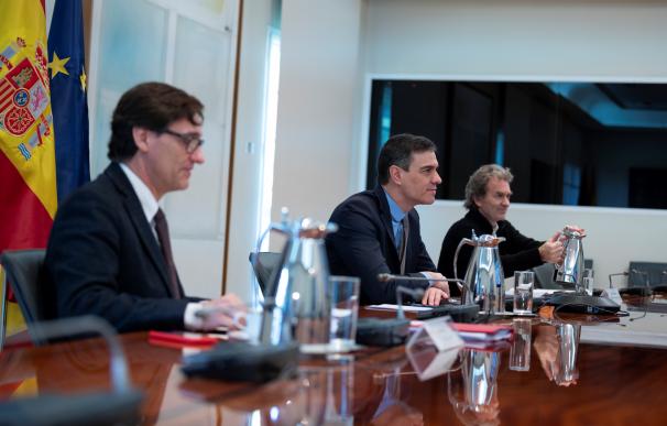 El presidente del Gobierno, Pedro Sánchez, y el ministro de Sanidad, Salvador Illa, en la reunión de este sábado