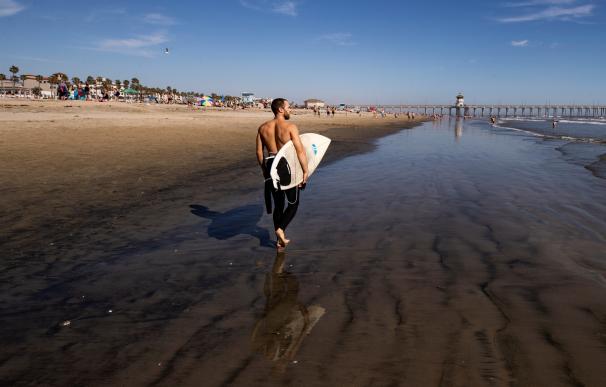 En algunas playas de California ya se puede hacer uso de las zonas públicas