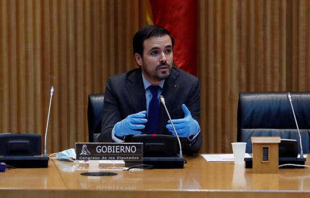 El ministro de Consumo, Alberto Garzón, durante su comparecencia este lunes ante la Comisión de Sanidad y Consumo del Congreso. /EFE/J.J. Guillén