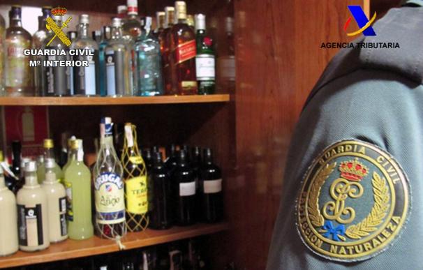 Guardia Civil se incauta 35 botellas de alcohol manipuladas y abre una investigación a una empresa de Yecla
