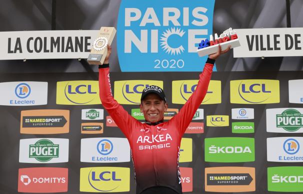 El ciclista colombiano Nairo Quintana celebra la victoria en la última etapa de la Paris Niza 2020 con el equipo Arkéa