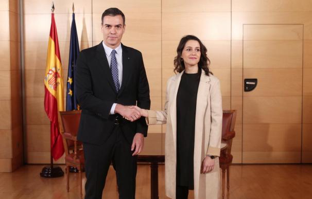 Sánchez se compromete con Arrimadas a desligar la 'mesa catalana' del estado de alarma