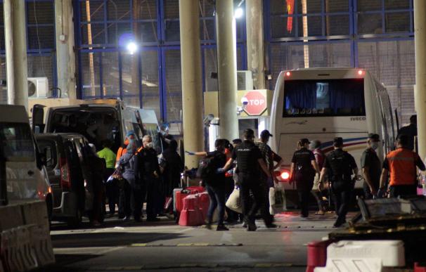 Imagen de la frontera entre Ceuta y Marruecos en la primera repatriación de inmigrantes desde la alarma